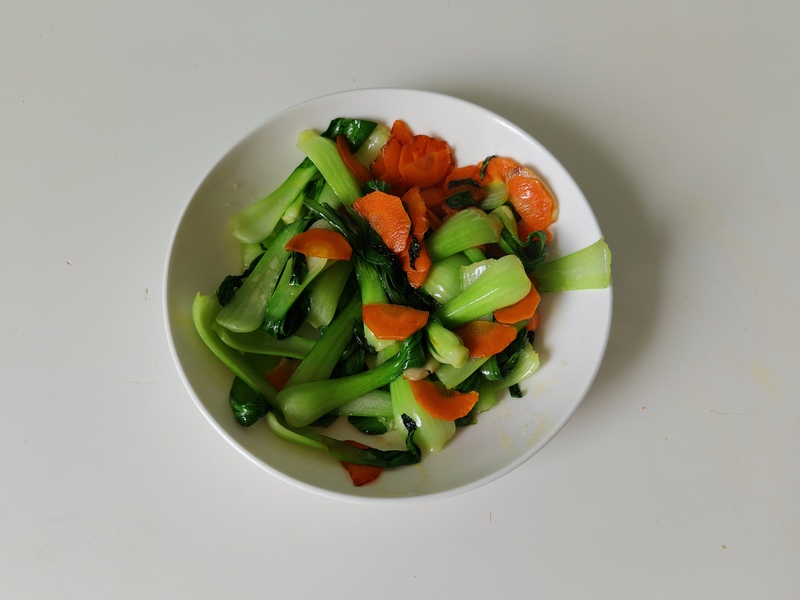用油菜胡萝卜做个汤面
